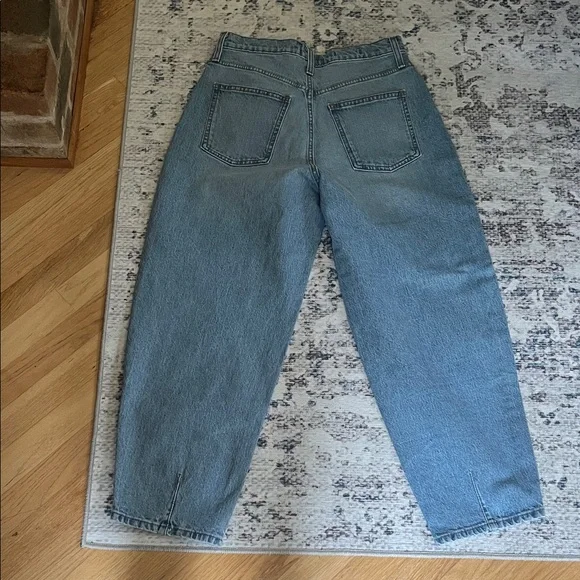 Universal Thread High Rise Blue Jeans - Picture 3 of 5